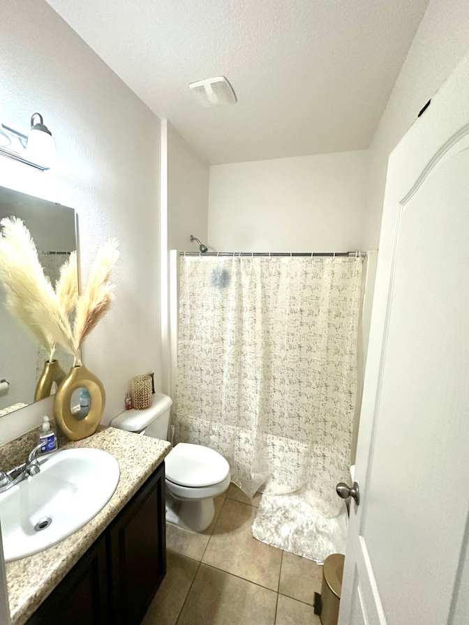 Carlos J's room