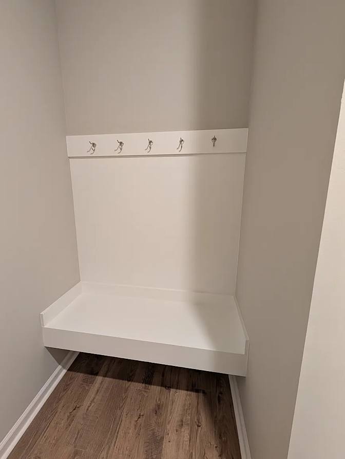 Alcove Rooms's room