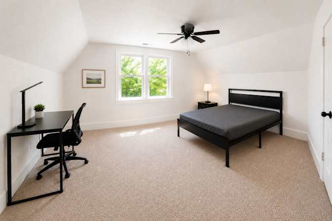 Brahian Guerrero Mercedes's room