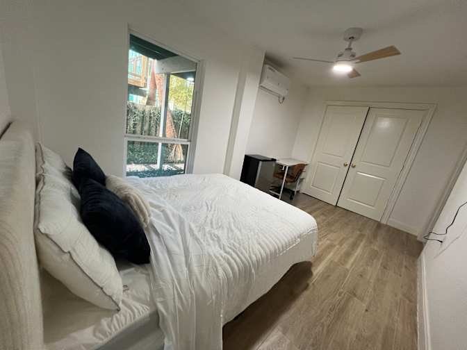 Eduardo's room