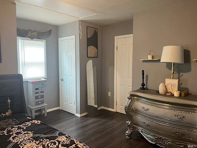 Phenecia's room