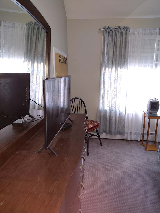 NICKIE G LAMERE's room