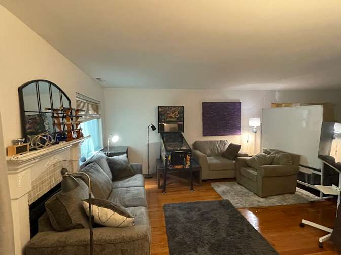 Large PRIVATE BEDROOM with Vanity Room Sink - Walk-in Closet - Danbury Connecticut's room