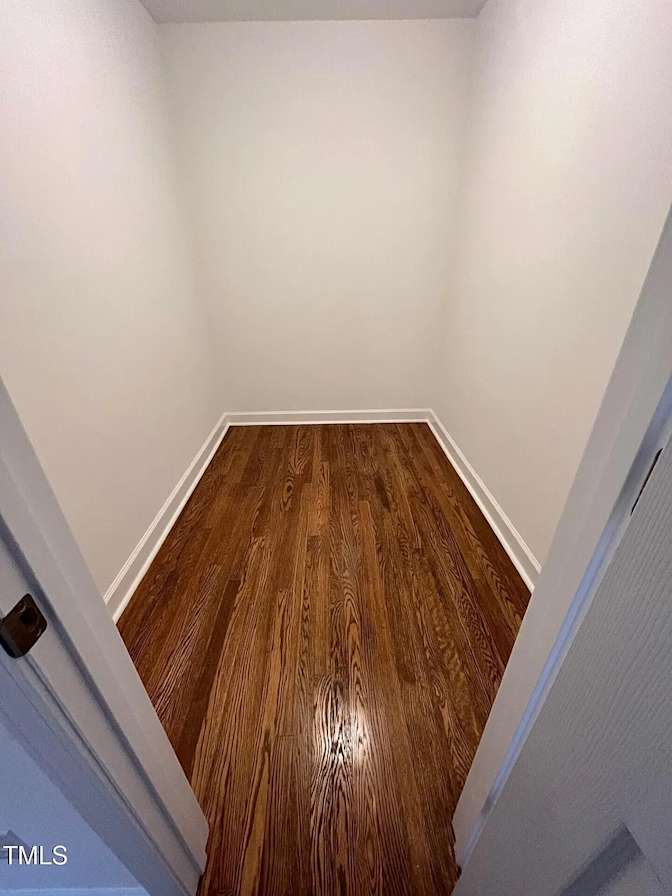 Alcove Rooms's room