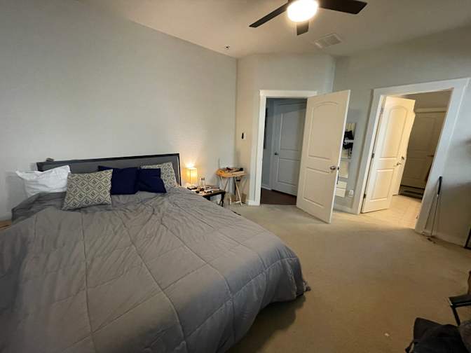 Yas's room
