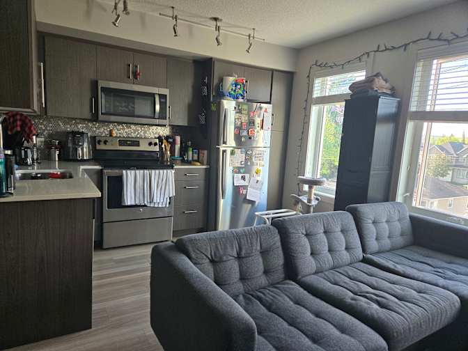 Deandra Dennis's room