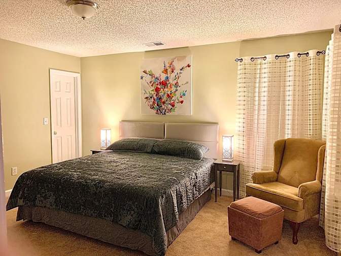 Alcove Rooms's room