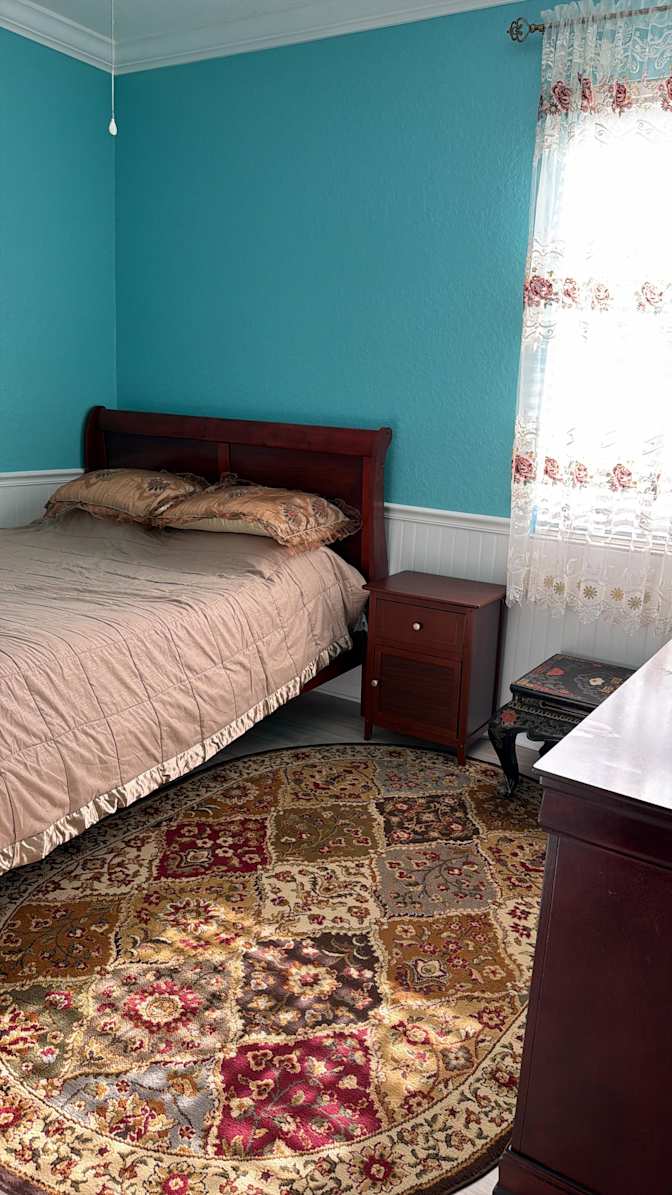 Halnur's room