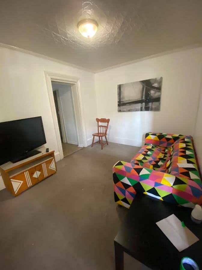 Issa's room