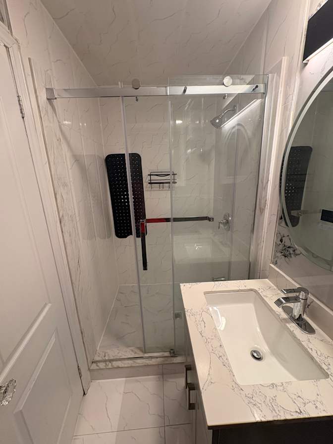 Tolobi Rental's room