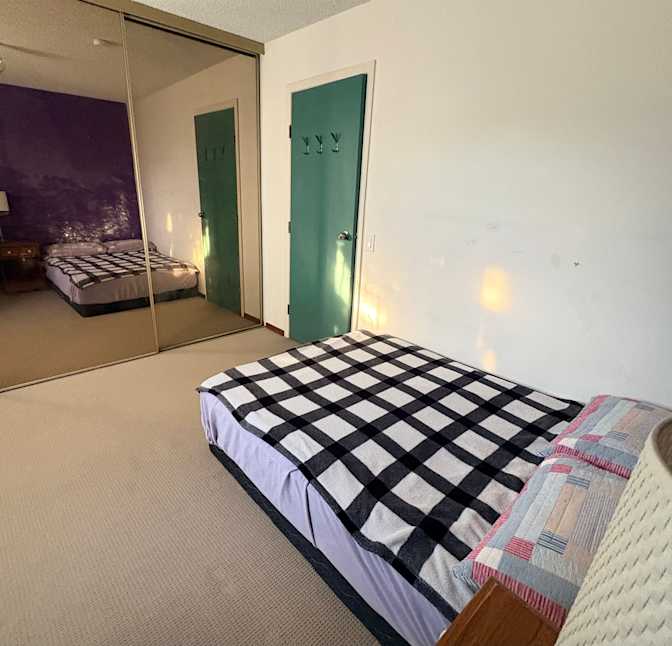 Jun's room