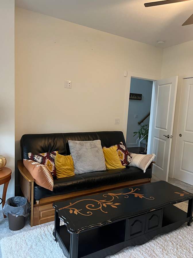 Hind's room