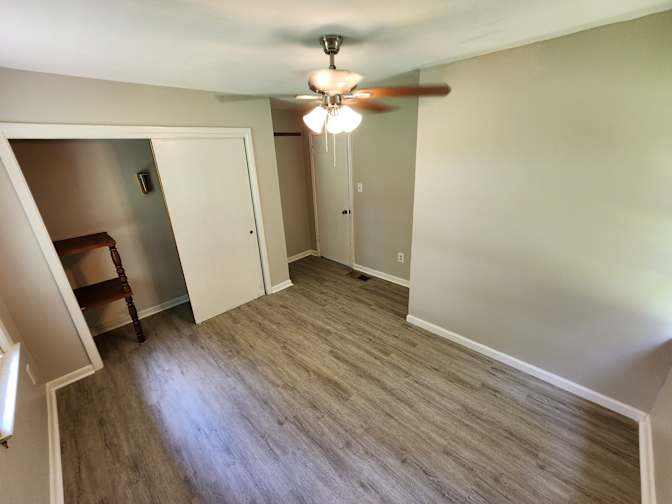 Alcove Rooms's room
