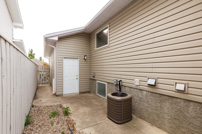 STUDENTS, INTERNS & YOUNG PROFESSIONALS's room