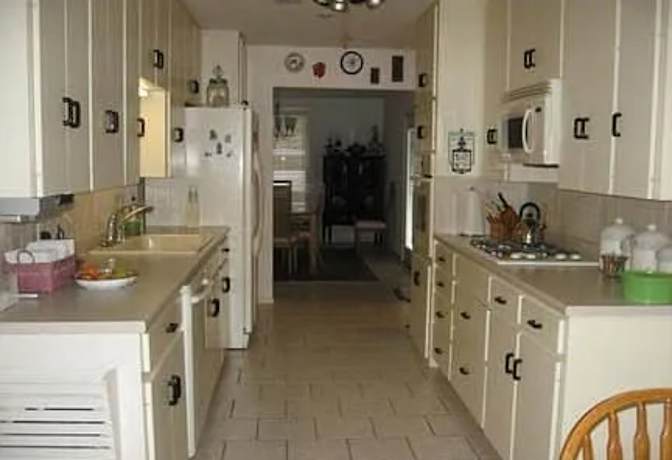 Raymond B's room