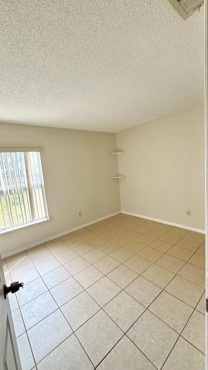 Carlos's room