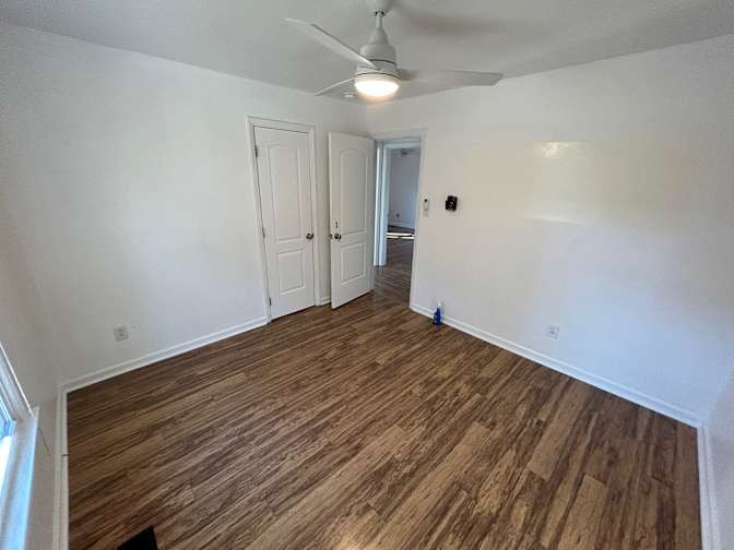 Alcove Rooms's room
