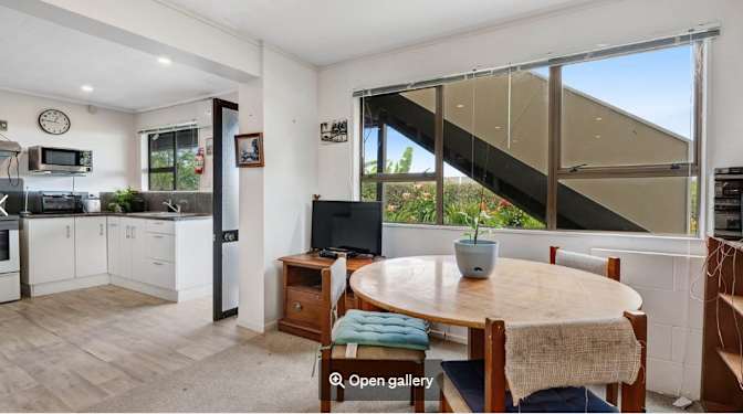 Ken's room