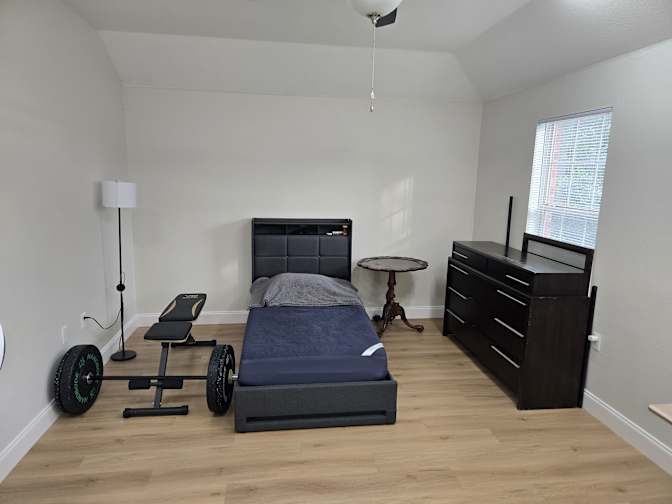 Carlos's room