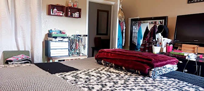 Cris Mendozahowell's room