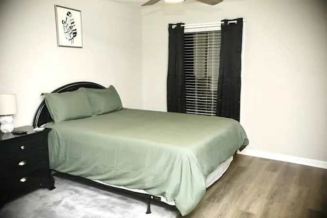 Alcove Rooms's room