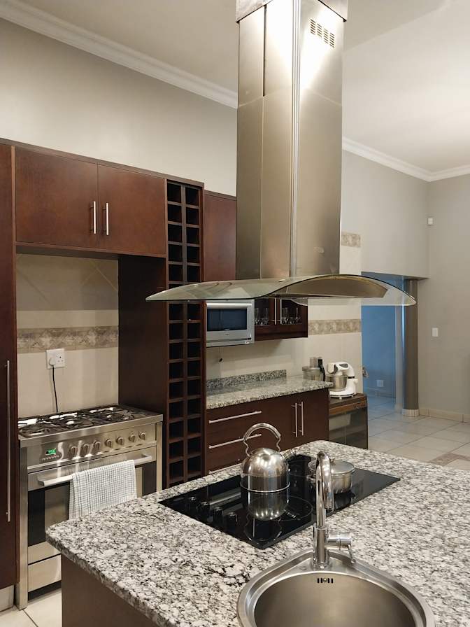 Immediately- Wendywood-Room in house Your home away from home's room