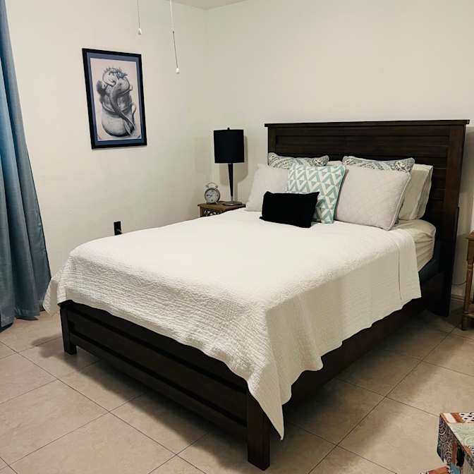 Israel Leon's room