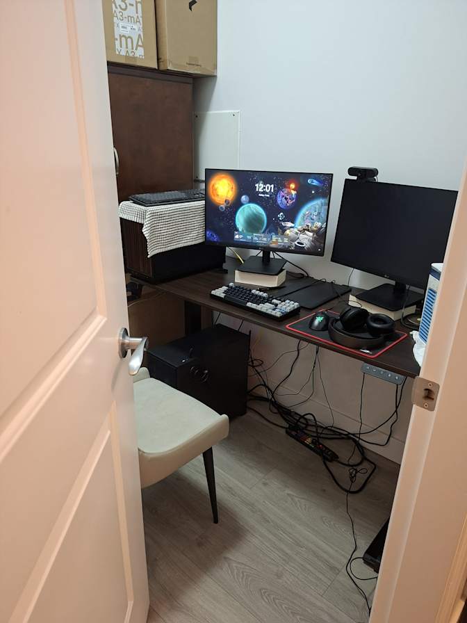 Tomer's room
