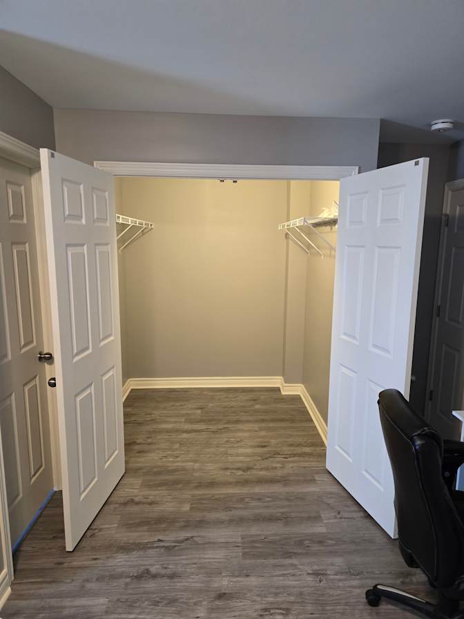 Dee's room