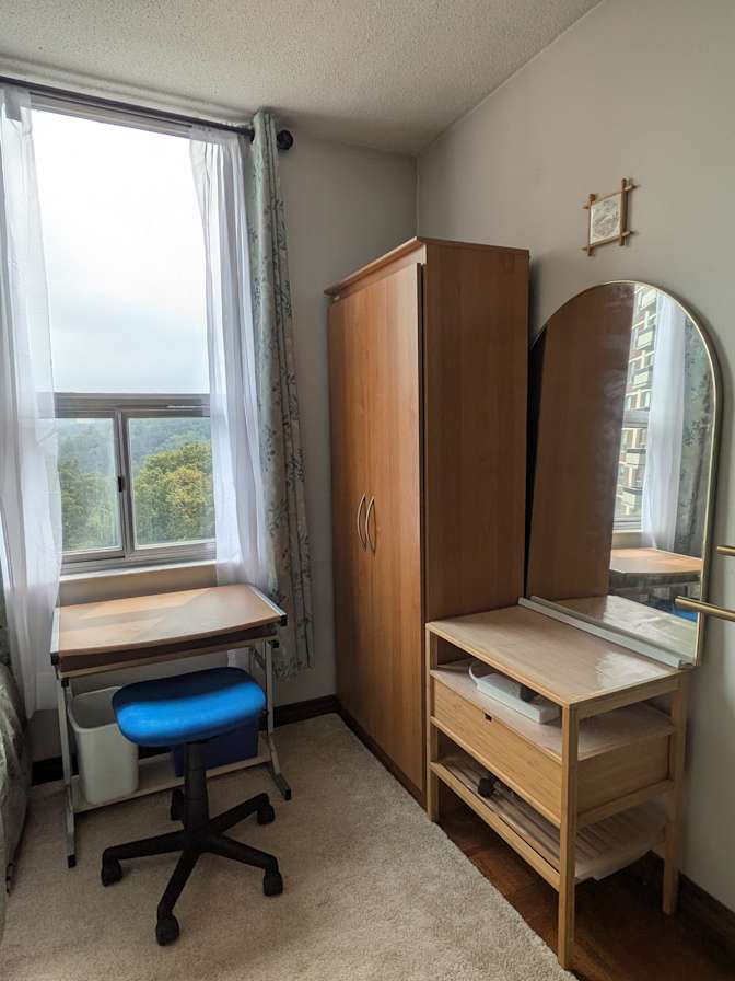 Furnished Room's room