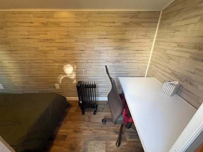 Julia Va's room