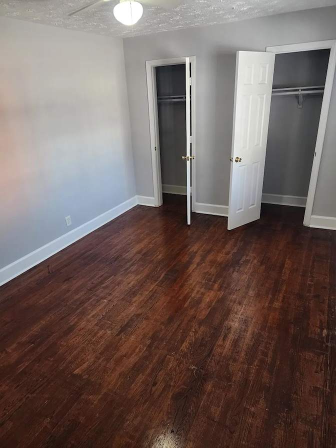 Alcove Rooms's room