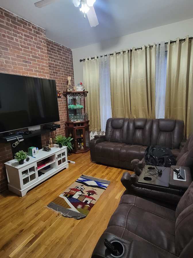Carlos's room