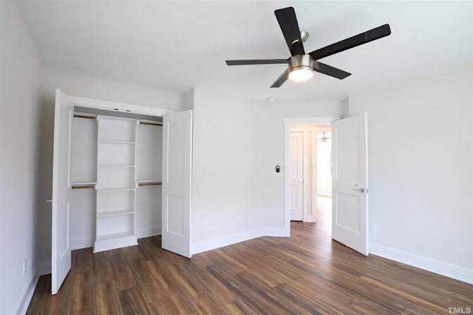 Alcove Rooms's room