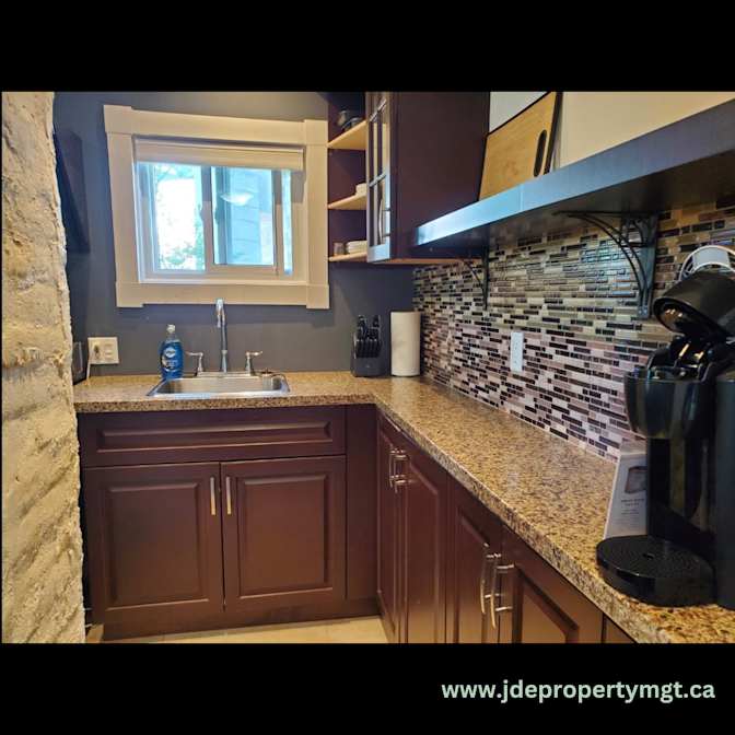 JDE Property Management Inc.'s room