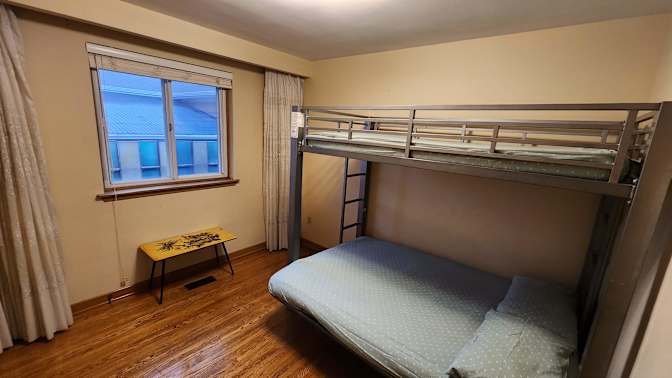 Pal Hgnis's room