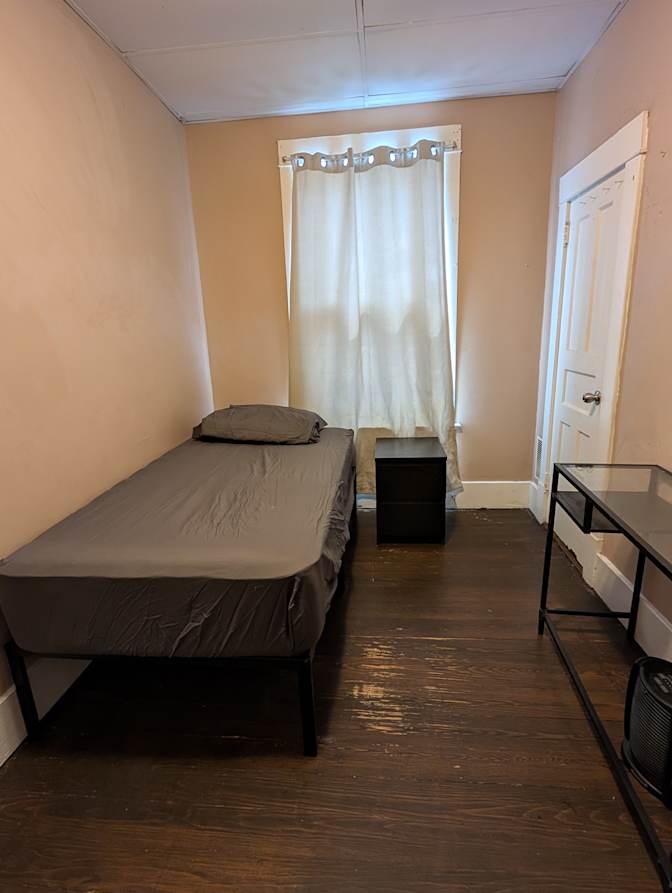 Yllor's room