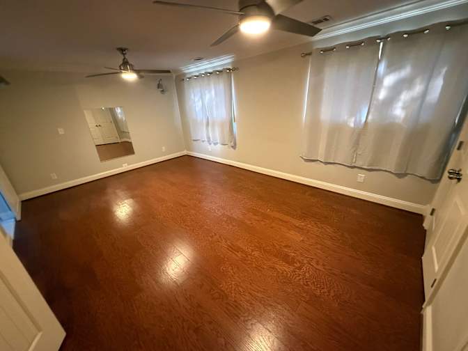 Alcove Rooms's room