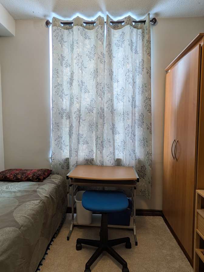 Furnished Room's room