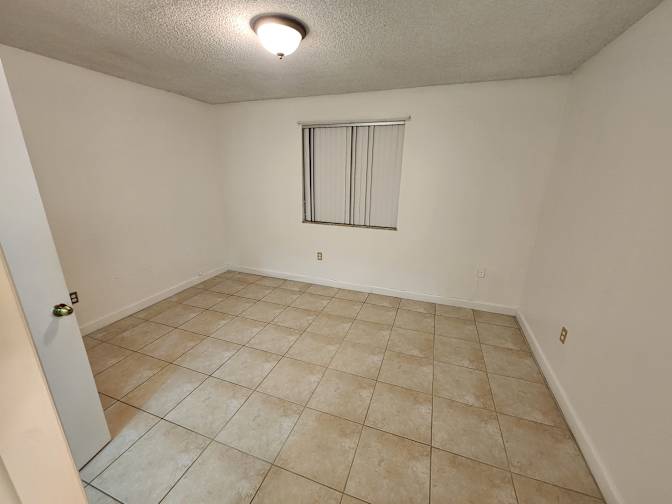 Carlos's room