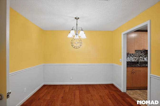 Alcove Rooms's room