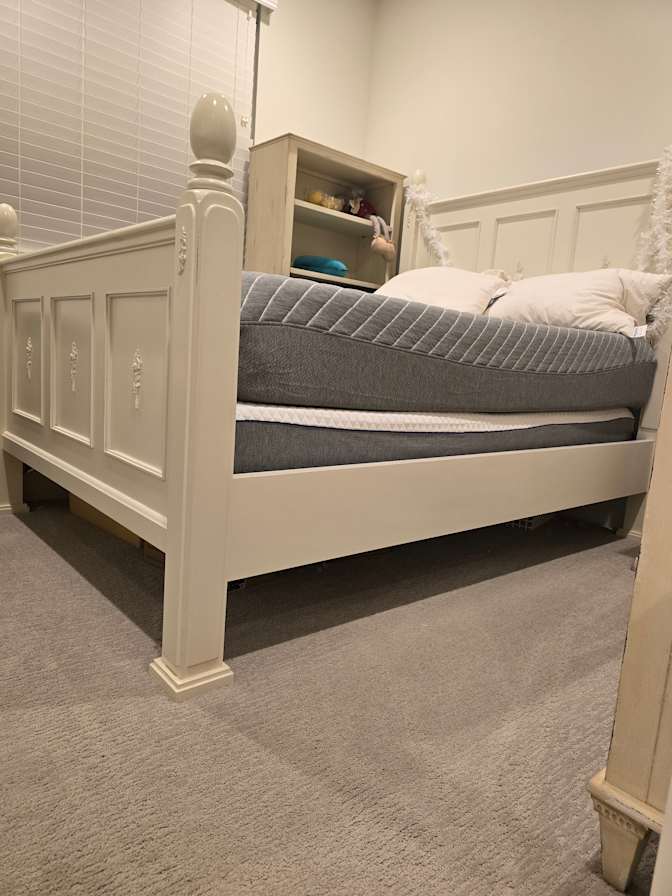 Chloe park's room