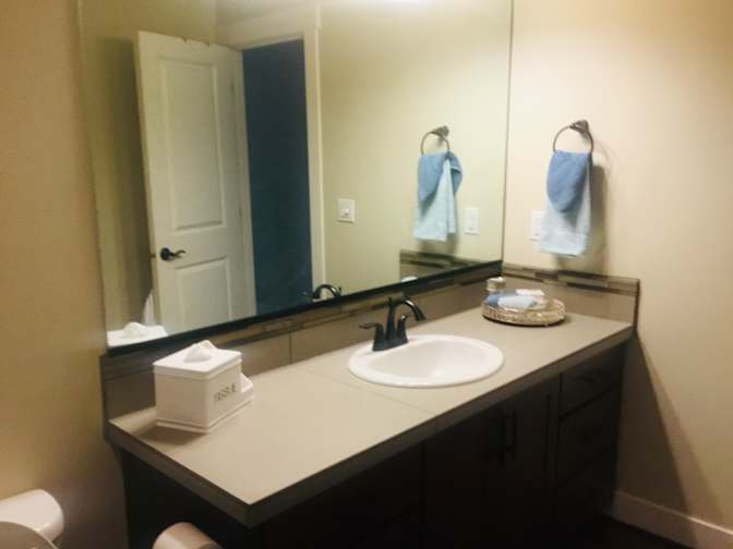 Professional.. Looking for roommate..'s room