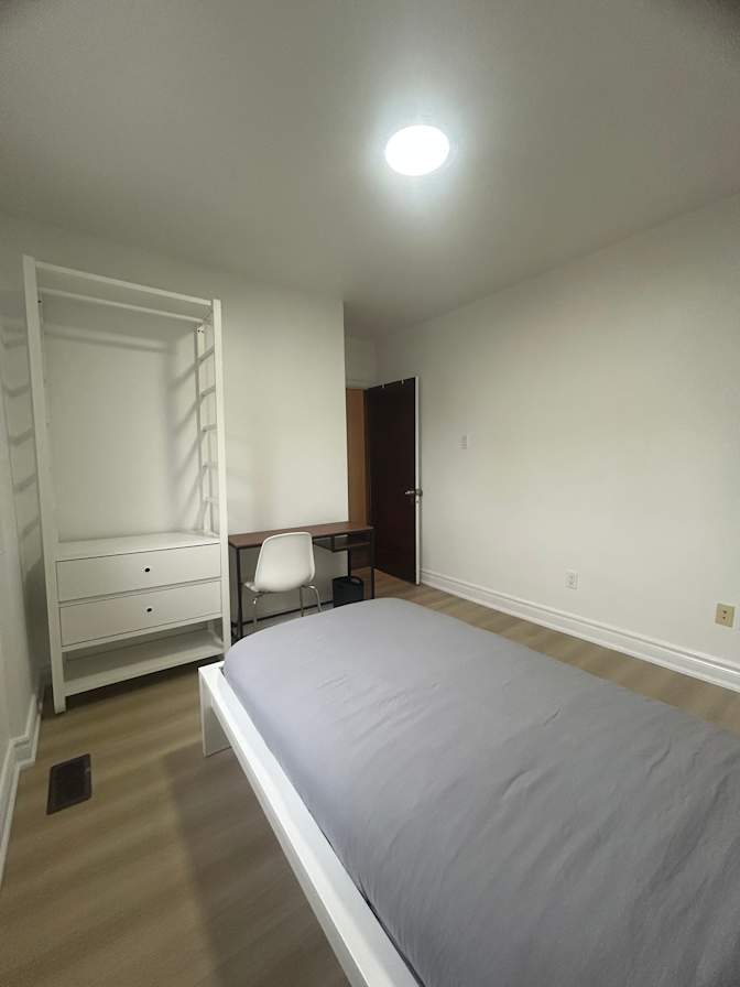 Lee's room