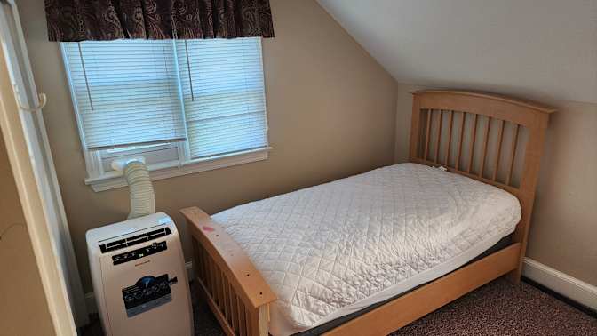 M Manuel's room
