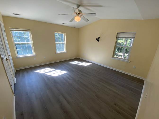 Alcove Rooms's room