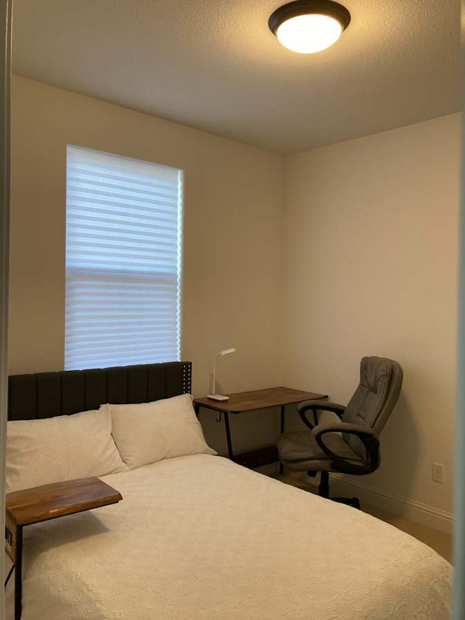 Twelve Bridges Drive's room