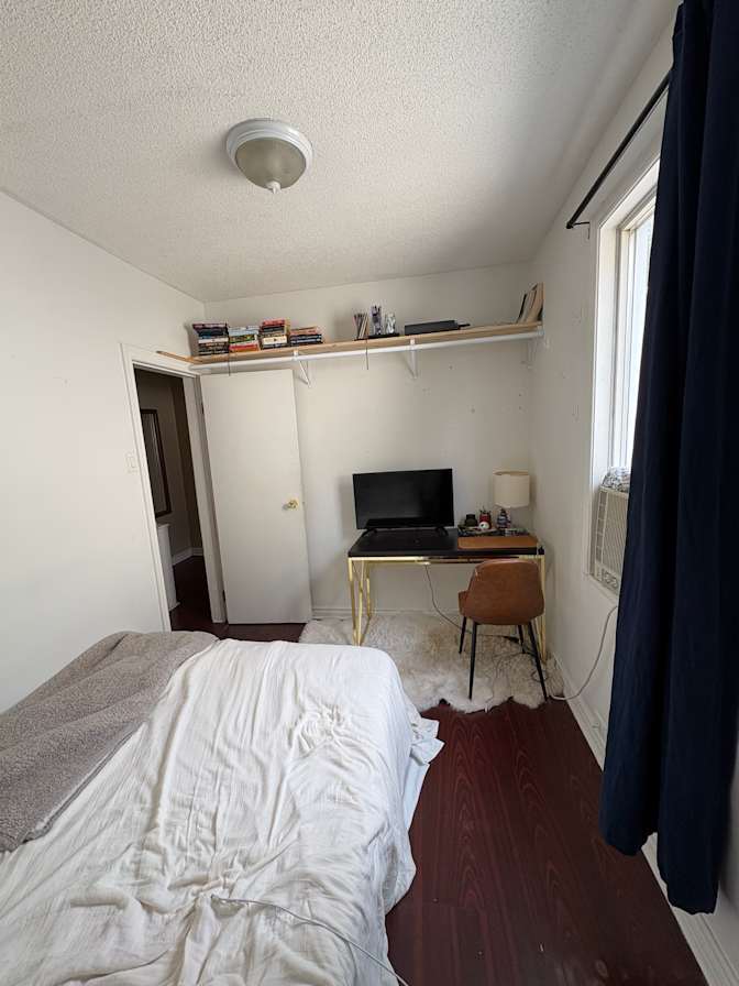 Vincent Molumby's room