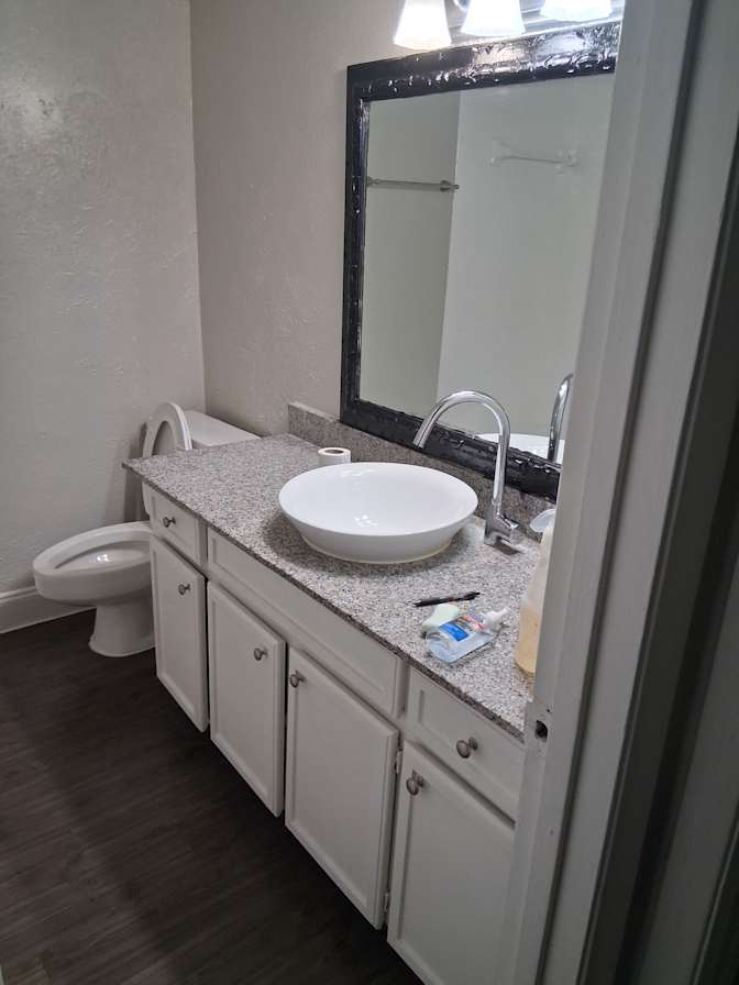 Omar  Taylor's room