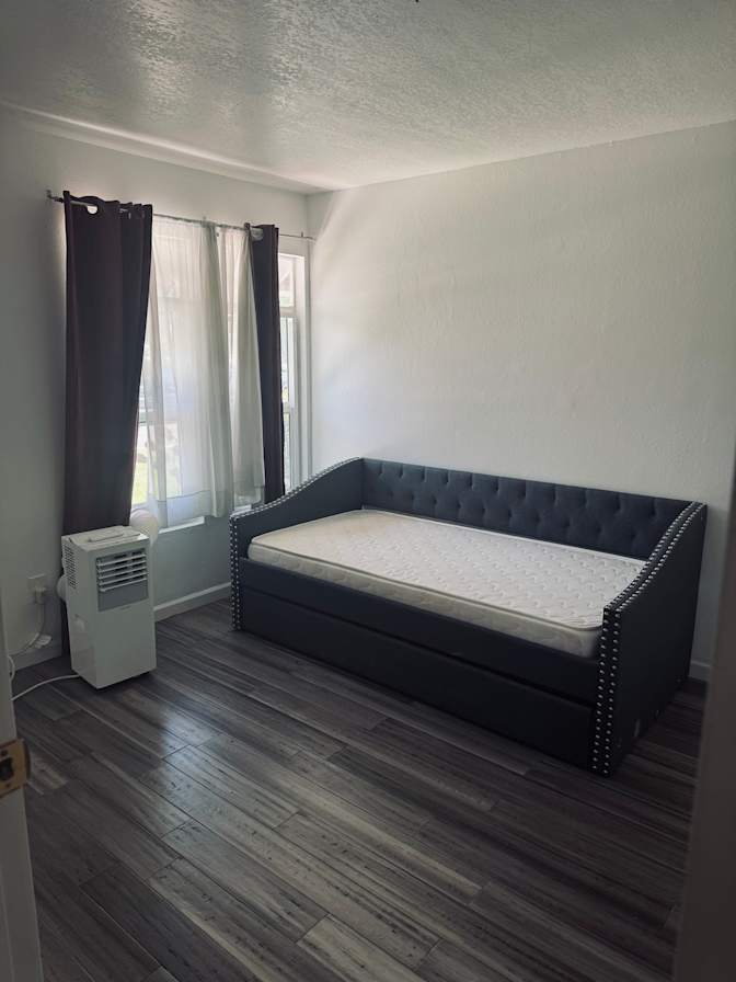 Benzo's room